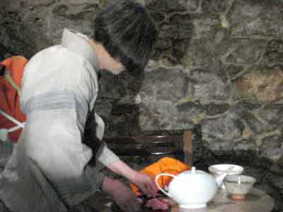 140-4079_IMG