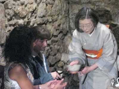 140-4084_IMG
